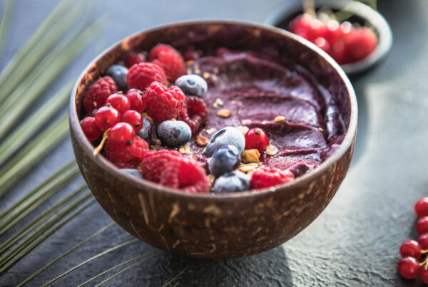 Um bowl de açaí, um dos melhores alimentos para combater a falta de energia no corpo